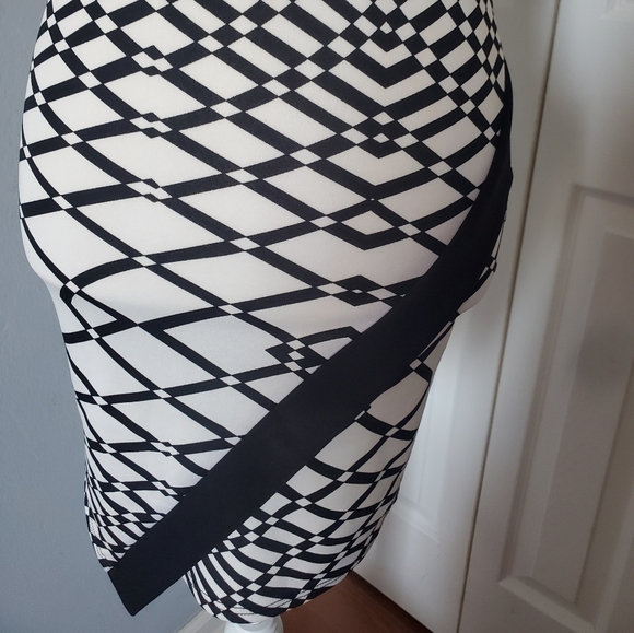 Fashion Magazine size S Beige with Black lines - Picture 7 of 8